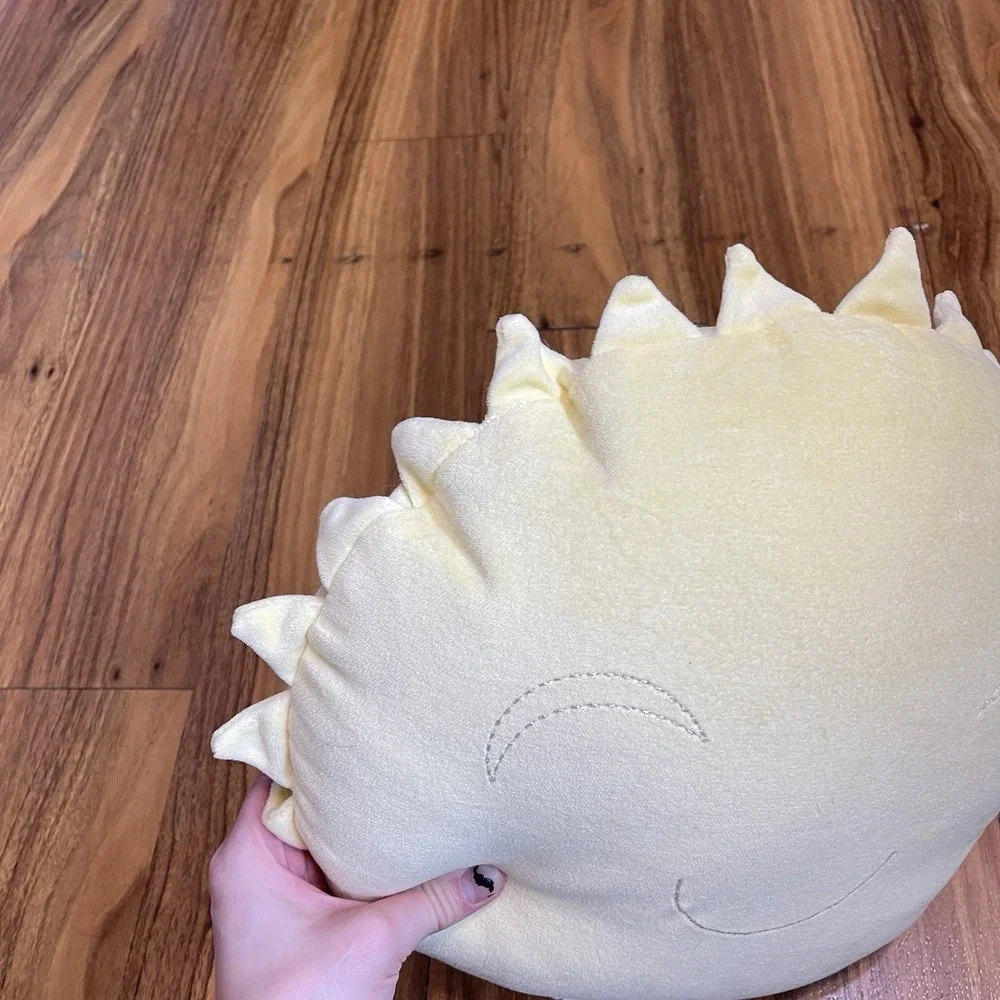 Pottery Barn Kids Sun Pillow Sunshine Yellow Smile Round Throw‎ 16